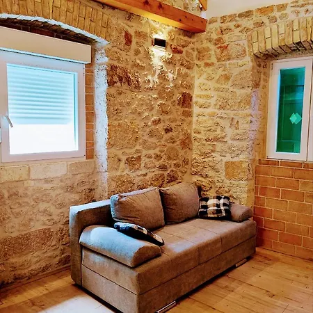 Apartament Falcons Nest Szybenik