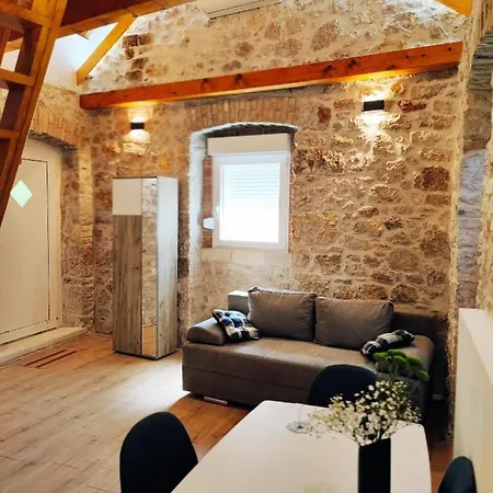 Falcons Nest Apartament *