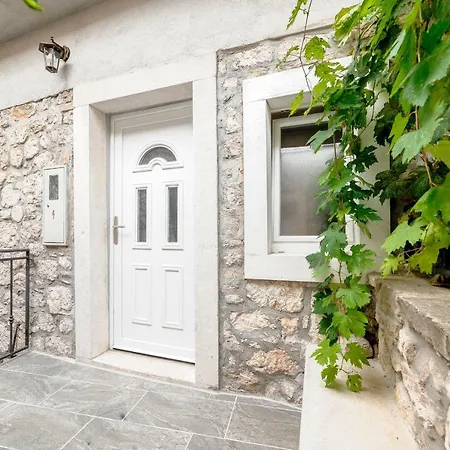 Falcons Nest * Šibenik