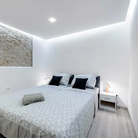 Falcons Nest Apartment