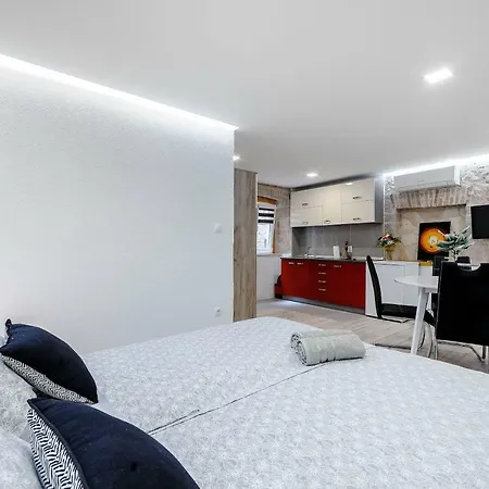 Falcons Nest * Šibenik