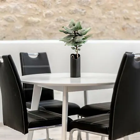 Falcons Nest * Šibenik