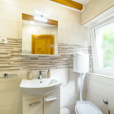 Falcons Nest * Šibenik