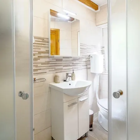 Falcons Nest Apartament *