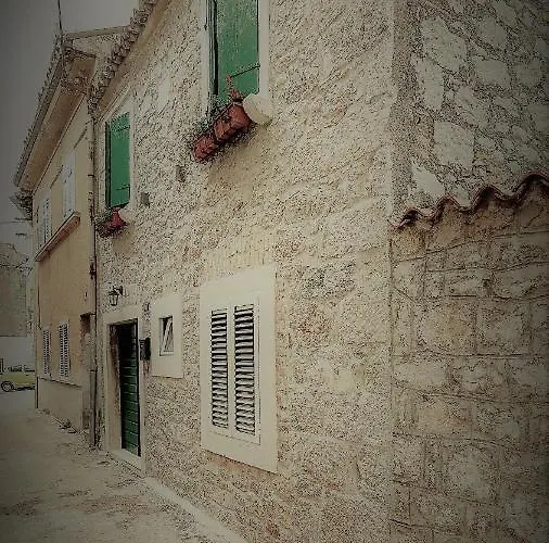 Falcons Nest Lejlighed *