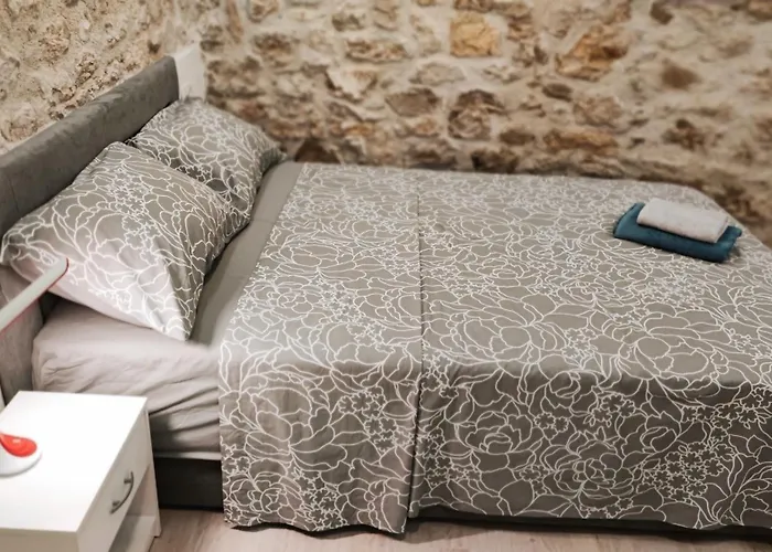 Falcons Nest * Šibenik