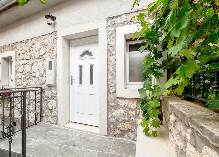 Falcons Nest * שיבניק