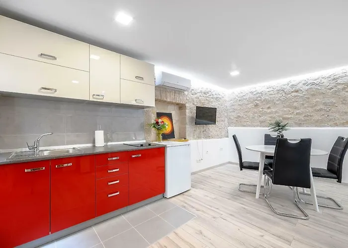 Falcons Nest * Šibenik