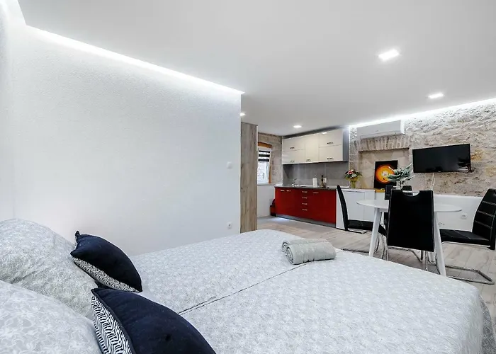 Falcons Nest * שיבניק